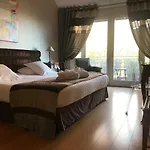 Le Pavillon Du Chateau, & 4* Revel (Haute-Garonne)