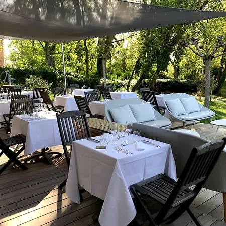 Le Pavillon Du Chateau, &