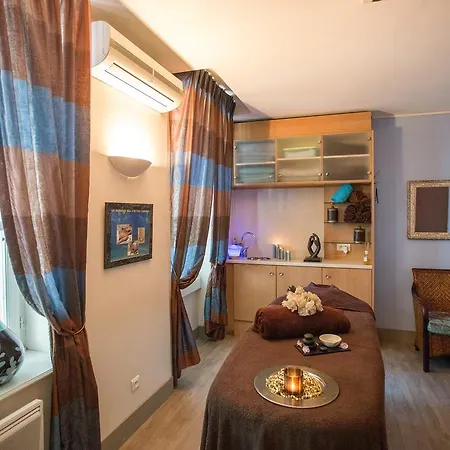 Le Pavillon Du Chateau, &