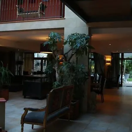 Le Pavillon Du Chateau, &