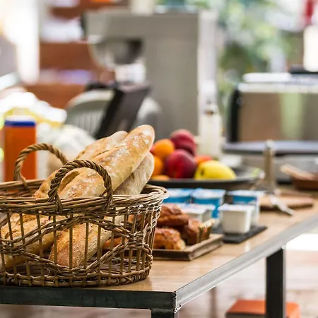 Le Pavillon Du Chateau, & 4* Revel (Haute-Garonne)