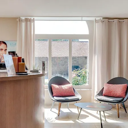 Le Pavillon Du Chateau, & 4*