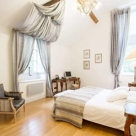 Le Pavillon Du Chateau, & فندق ريفيل