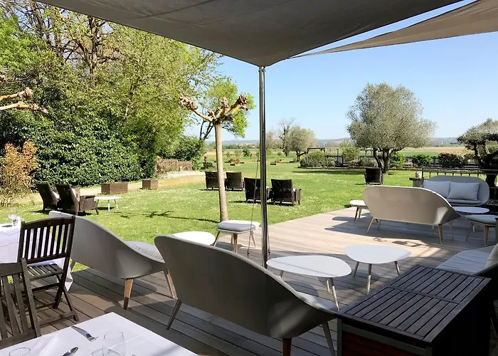 Le Pavillon Du Chateau, & ريفيل