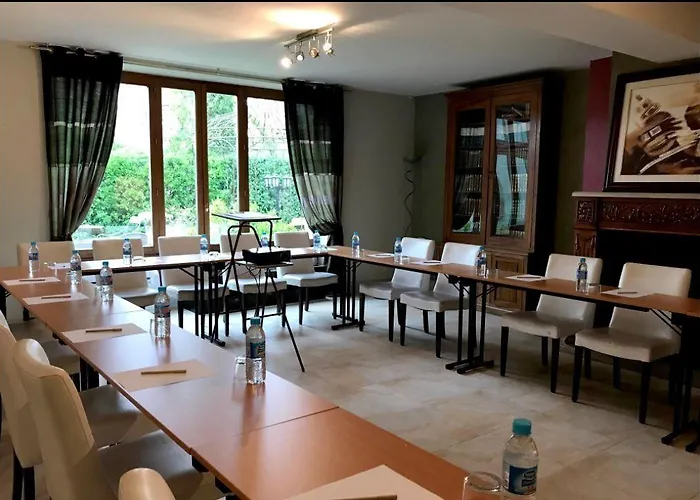 Le Pavillon Du Chateau, &